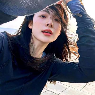 乐坛天后又出大瓜：隐婚生子传闻，工作室紧急辟谣，一个月